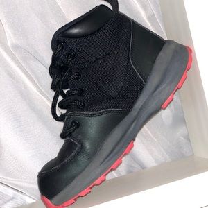 Nike Black & Hot Pink high top boots/gym shoes
